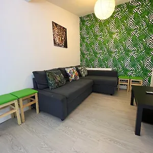 Apartment Tropical Apartment, 10 Min From Tower, Outside Space, Sleeps 12, Blackpool